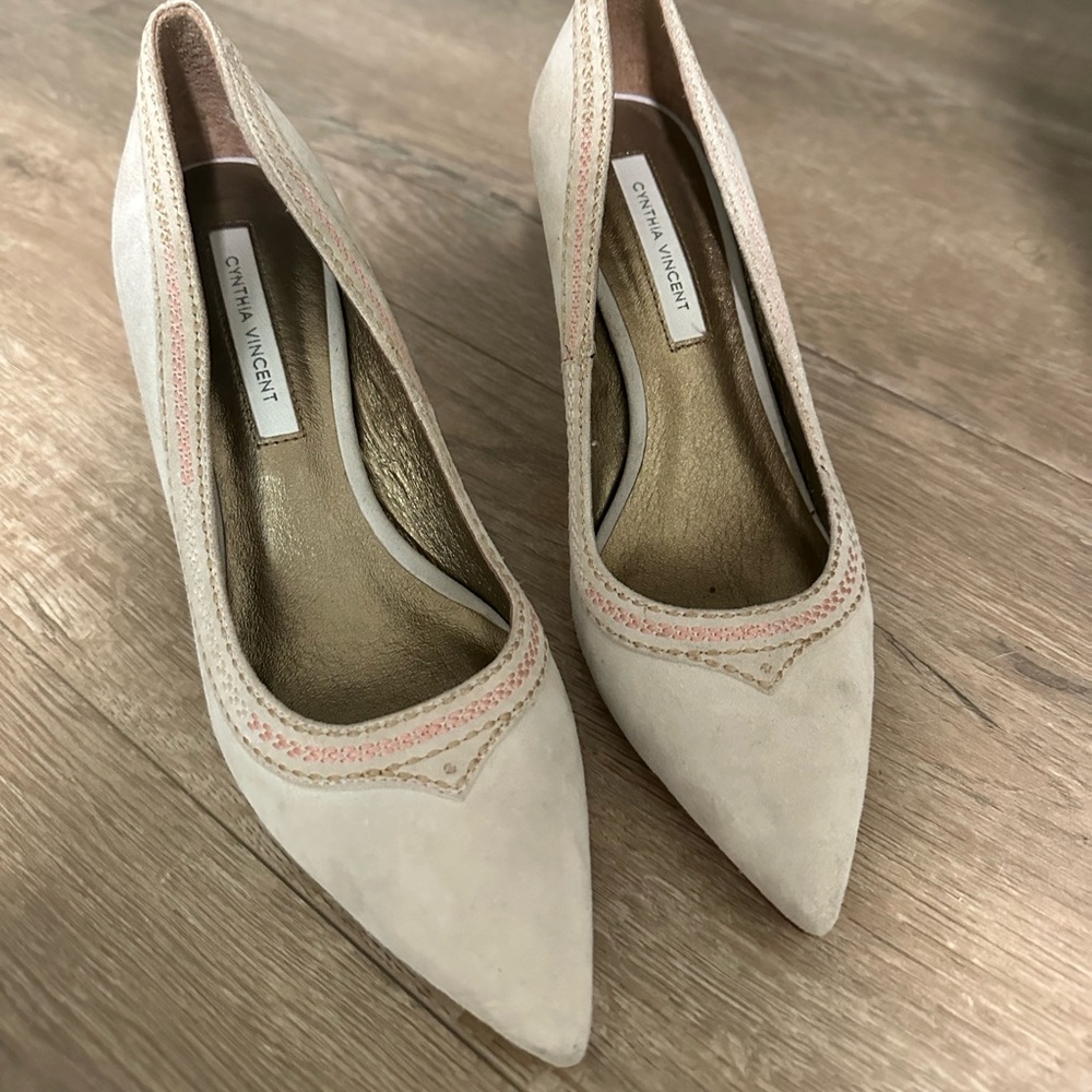 Cynthia Vincent Cream Suede Pointed Heels, size 6